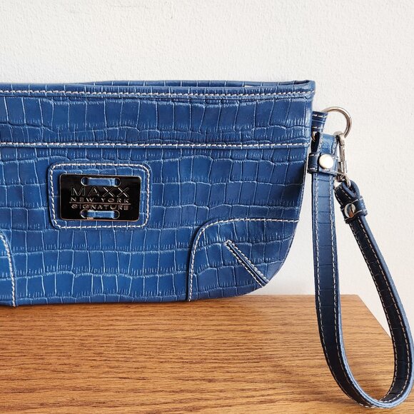 MAXX NEW YORK SAPHIRE BLUE GENUINE LEATHER BIG WRISTLET PURSE. - Picture 2 of 8